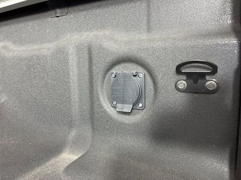 Used 2024 Nissan Frontier SV w/ Technology Package RWD image 48