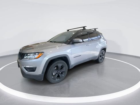 Used 2018 Jeep Compass Latitude w/ Popular Equipment Group AWD/4WD image 4