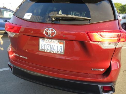 Used 2018 Toyota Highlander Limited image 12