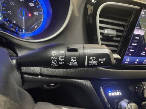 Used 2025 Chrysler Pacifica Select FWD image 21