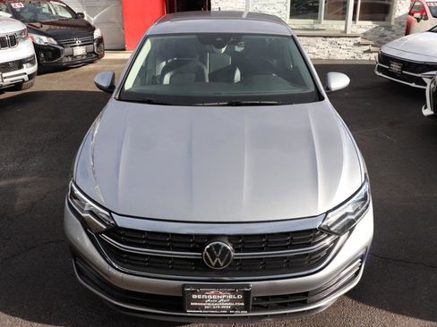 Used 2024 Volkswagen Jetta SE FWD image 9