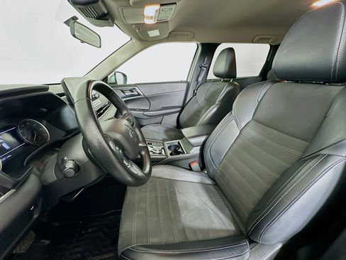 Used 2024 Mitsubishi Outlander SE image 13