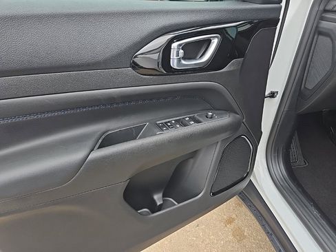 Used 2026 Jeep Compass Latitude image 29