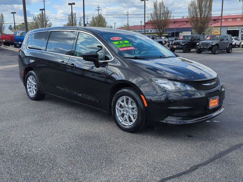 Used 2023 Chrysler Voyager LX FWD image 1