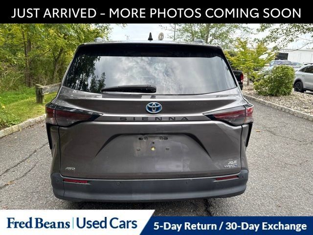 Used 2023 Toyota Sienna XLE w/ XLE Plus Package AWD/4WD image 11