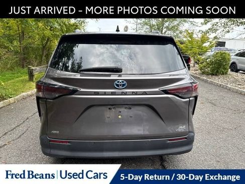 Used 2023 Toyota Sienna XLE w/ XLE Plus Package AWD/4WD image 11