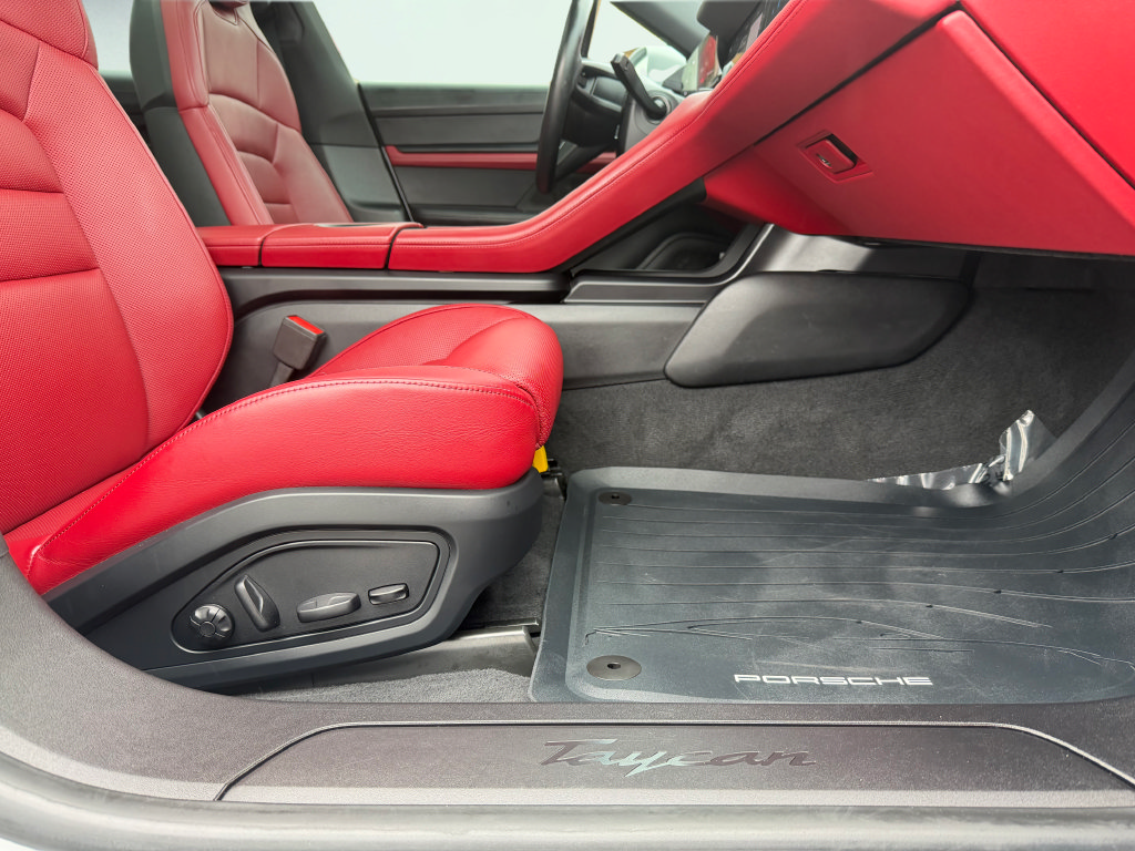 Used 2022 Porsche Taycan RWD image 45