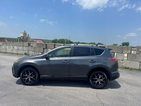 Used 2018 Toyota RAV4 SE w/ Power Extra Value Package FWD image 3