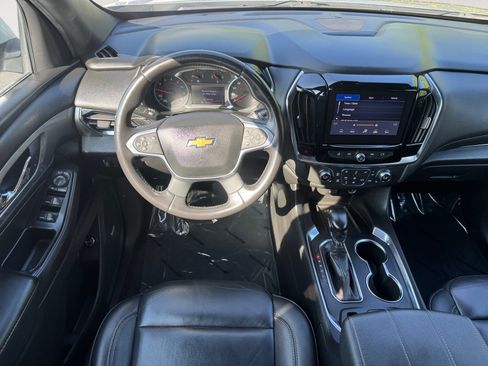 Used 2022 Chevrolet Traverse LT w/ LT Premium Package FWD image 10