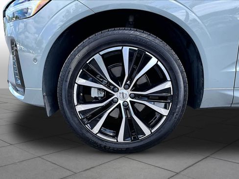 Used 2025 Volvo XC60 B5 Plus AWD/4WD image 11