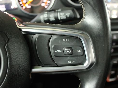 Used 2018 Jeep Wrangler Unlimited Sahara AWD/4WD image 34