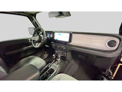 Used 2025 Jeep Wrangler Unlimited Sahara AWD/4WD image 18