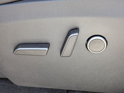 Used 2024 Tesla Model Y 2WD image 20