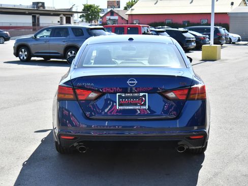 Used 2024 Nissan Altima 2.5 SR FWD image 7
