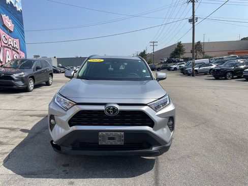 Used 2019 Toyota RAV4 XLE AWD/4WD image 5