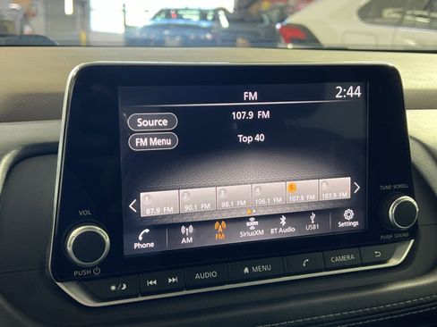 Used 2023 Nissan Rogue SV w/ SV Premium Package image 17