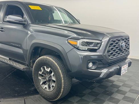 Used 2023 Toyota Tacoma TRD Off-Road w/ Black Out Package (TMS) AWD/4WD image 9