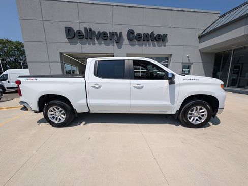 Used 2022 Chevrolet Silverado 1500 LT image 4