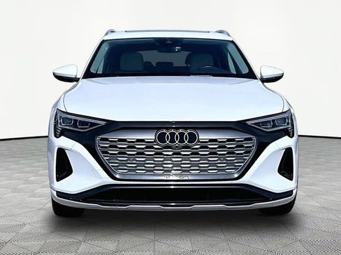 Used 2024 Audi Q8 e-tron Premium AWD/4WD image 3