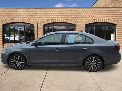 Used 2015 Volkswagen Jetta Sport image 6