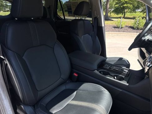 Used 2025 Honda Pilot EX-L image 35