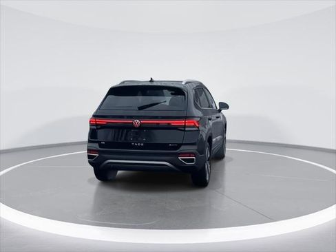 New 2026 Volkswagen Taos SE image 7
