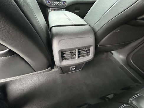 Used 2024 GMC Terrain SLT image 15