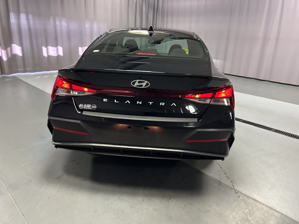 Used 2025 Hyundai Elantra Sport FWD image 6