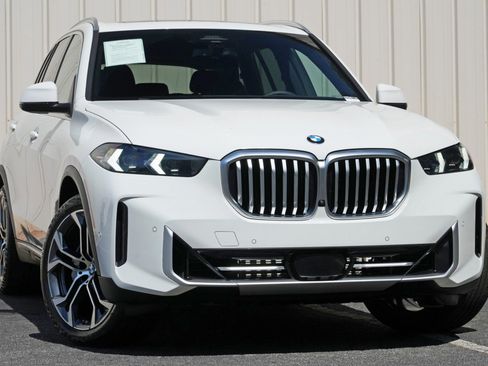 Used 2024 BMW X5 xDrive40i w/ Parking Assistance Package AWD/4WD image 4