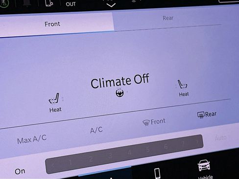 Certified 2024 Chrysler Pacifica Touring-L image 30