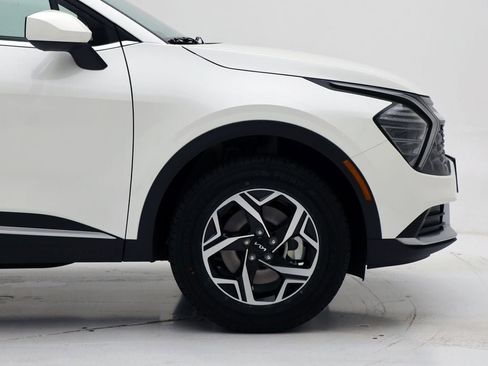 Used 2024 Kia Sportage LX image 4