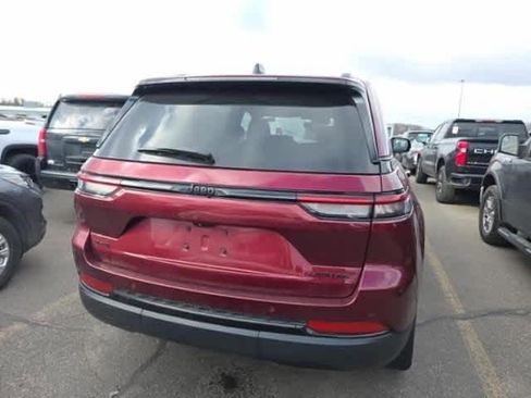 Used 2023 Jeep Grand Cherokee Limited w/ Black Appearance Package image 7