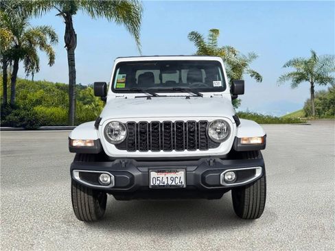 Certified 2024 Jeep Gladiator Sport image 3