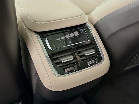 Certified 2025 Volvo XC90 B5 Core w/ Protection Package Premier image 26