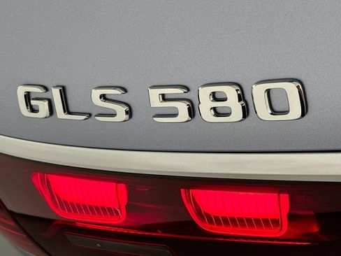 New 2026 Mercedes-Benz GLS 580 4MATIC image 9
