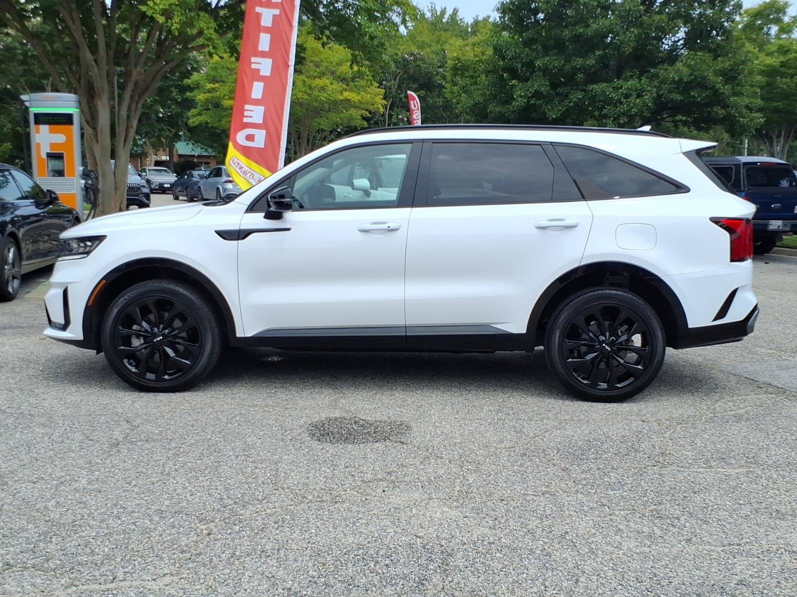 Used 2023 Kia Sorento SX AWD/4WD image 3