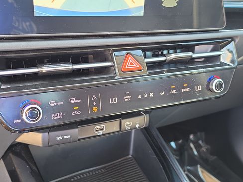 Certified 2024 Kia Niro EX Touring FWD image 25