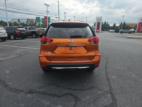 Used 2017 Nissan Rogue SV AWD/4WD image 6