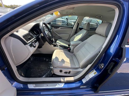 Used 2017 Volkswagen Passat 1.8T R-Line w/ R-Line Lighting Package image 15