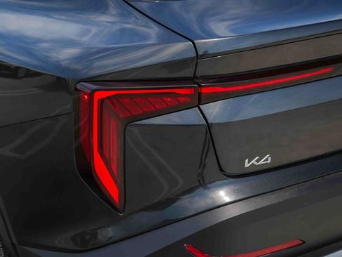 Used 2025 Kia K4 FWD image 9
