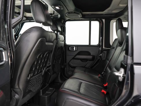 Used 2018 Jeep Wrangler Unlimited Rubicon w/ Dual Top Group AWD/4WD image 17