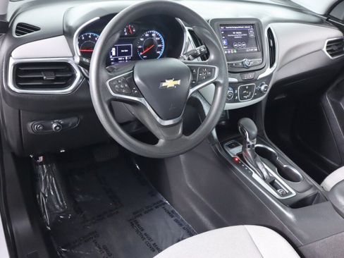 Used 2022 Chevrolet Equinox LS w/ Driver Confidence II Package AWD/4WD image 9
