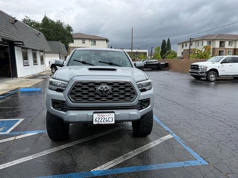 Used 2021 Toyota Tacoma TRD Sport w/ Technology Package AWD/4WD image 2