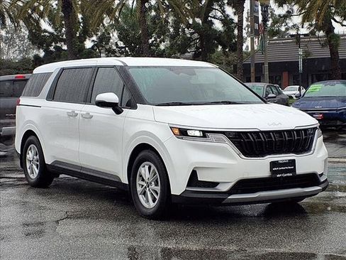 Certified 2024 Kia Carnival LX image 17