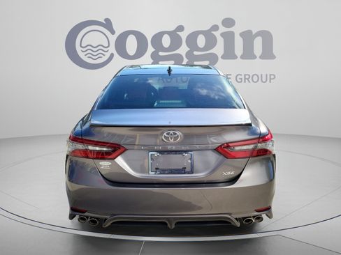 Used 2022 Toyota Camry XSE FWD image 3