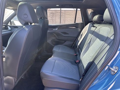 New 2026 Volkswagen Tiguan SE R-Line AWD/4WD image 17