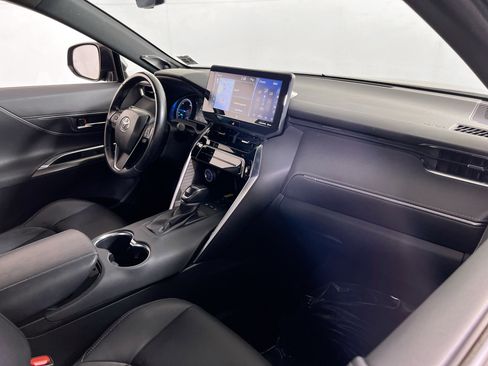 Used 2022 Toyota Venza XLE image 26