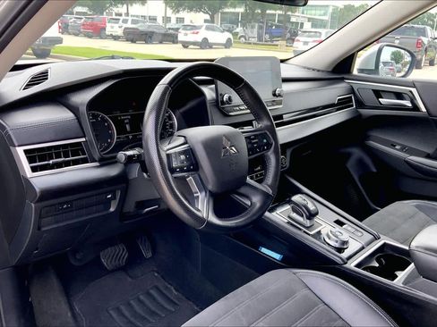 Used 2024 Mitsubishi Outlander SE FWD image 17