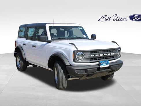 New 2025 Ford Bronco 4-Door image 2