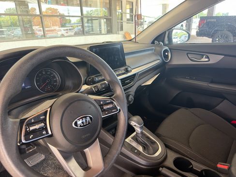 Used 2020 Kia Forte LXS FWD image 6